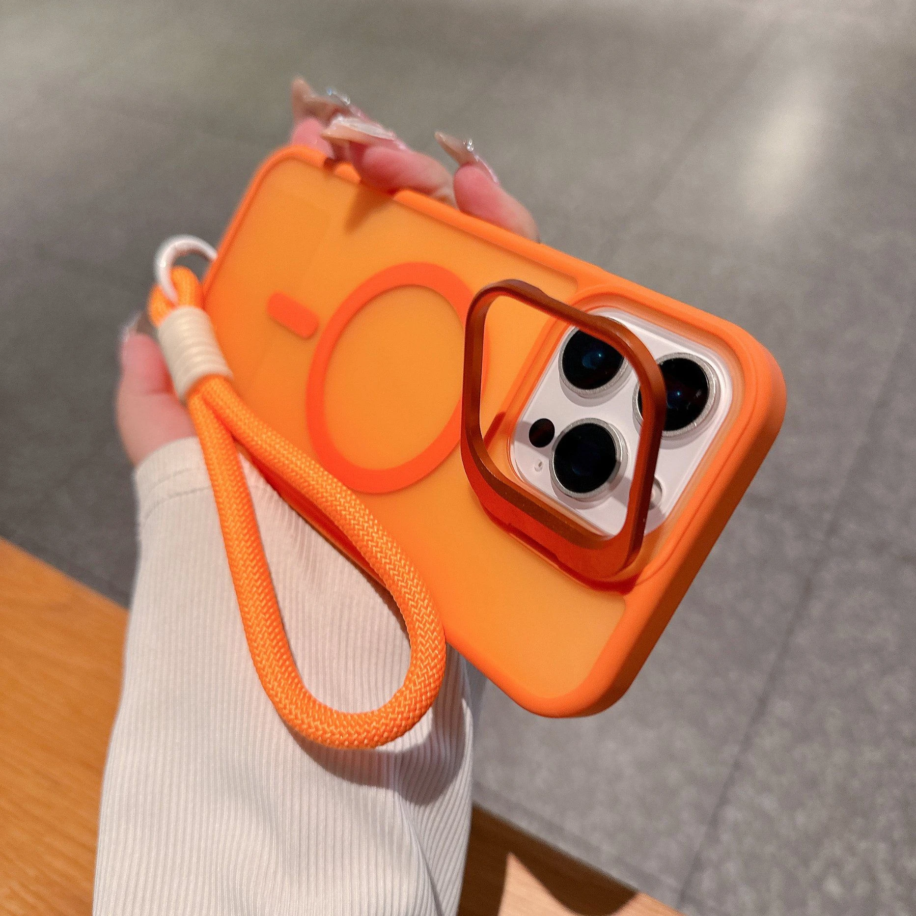 New Arrival Shockproof Cover Phone Cover with Wireless Charger for Magsafe Cover for iPhone 16 PRO/Promax
