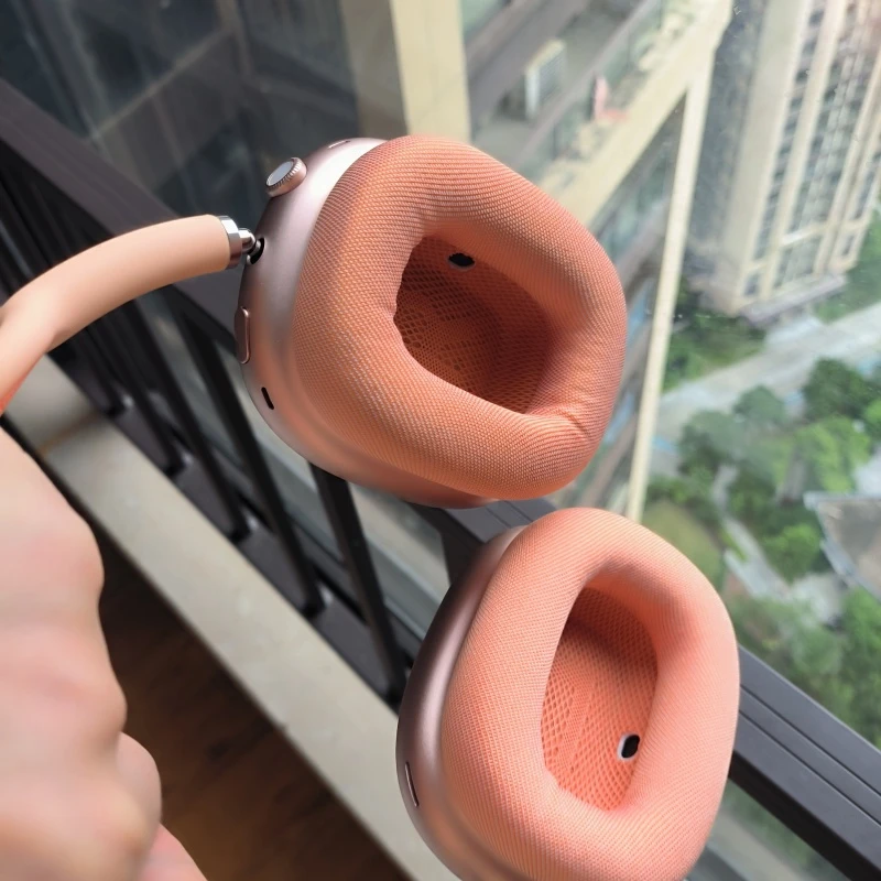 Wholesale Max 2 Bluetooth Over Ear Headphones, Real-Time Battery Pop-up Display, Support Rename and Find My Wireless Headset